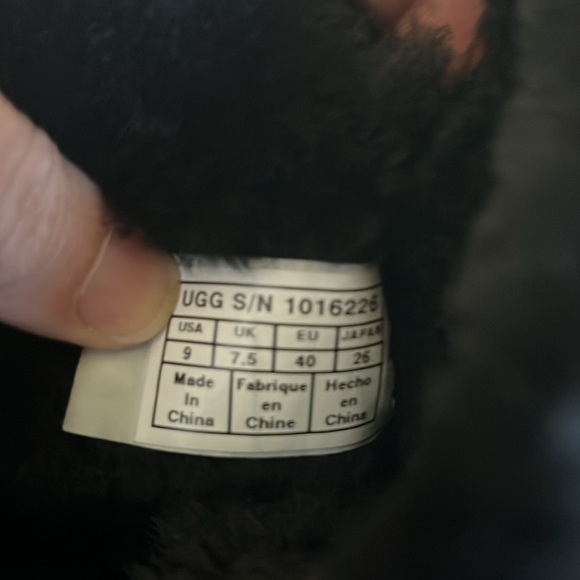 Bailey Button Uggs size 9 black - Picture 2 of 8